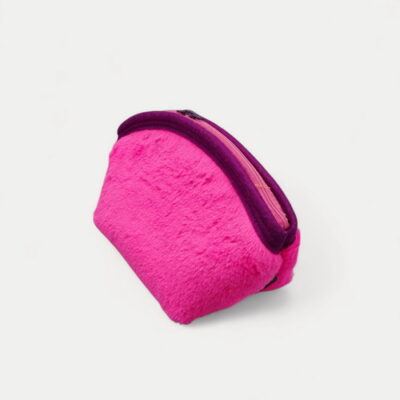 kleiner Projektbeutel in flauschigem Pink , eingefasst mit brombeer Filz , Reissverschluss in pink , innen Filz in magenta