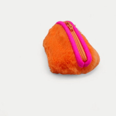 Accessory bag in fluffy orange, edged with pink felt, zipper in orange, inside felt in berry