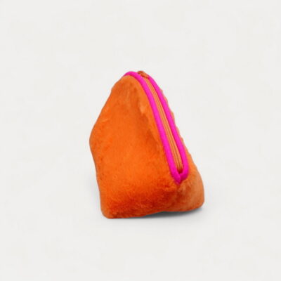 kleiner Projektbeutel in flauschigem Orange, eingefasst mit pinken Filz , Reissverschluss in orange, innen Filz in magenta