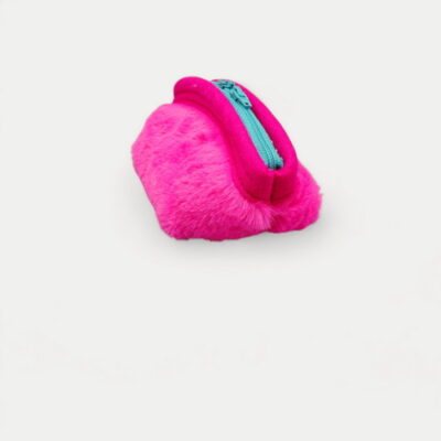 Zubehörbeutel in flauschigem Pink , eingefasst mit pinken Schrägband, Reissverschluss in türkis , innen Filz in Mint
