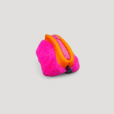 Zubehörbeutel in flauschigem Pink , eingefasst mit orangen Filz , Reissverschluss in pink , innen Filz in Orange