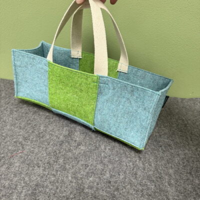 GARNTASCHE (Geschenktasche) gewürfelt türkis/grün mit cremigen Henkel