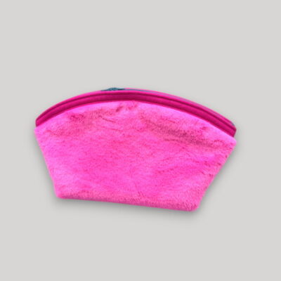 großer Projektbeutel in flauschigem Pink , eingefasst mit pinken Filz , Reissverschluss in Petrol, innen Filz in Türkis