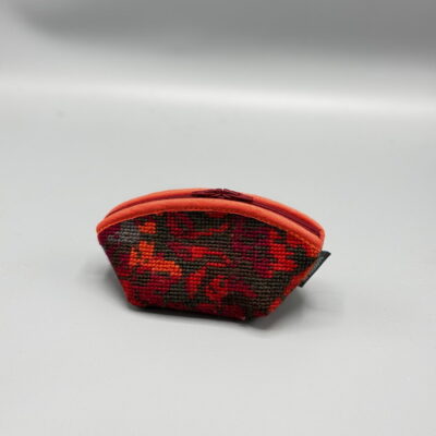Zubehörbeutel Hübschigkeit mit rotem Kreuzstich Blumenornament von meiner Mutter